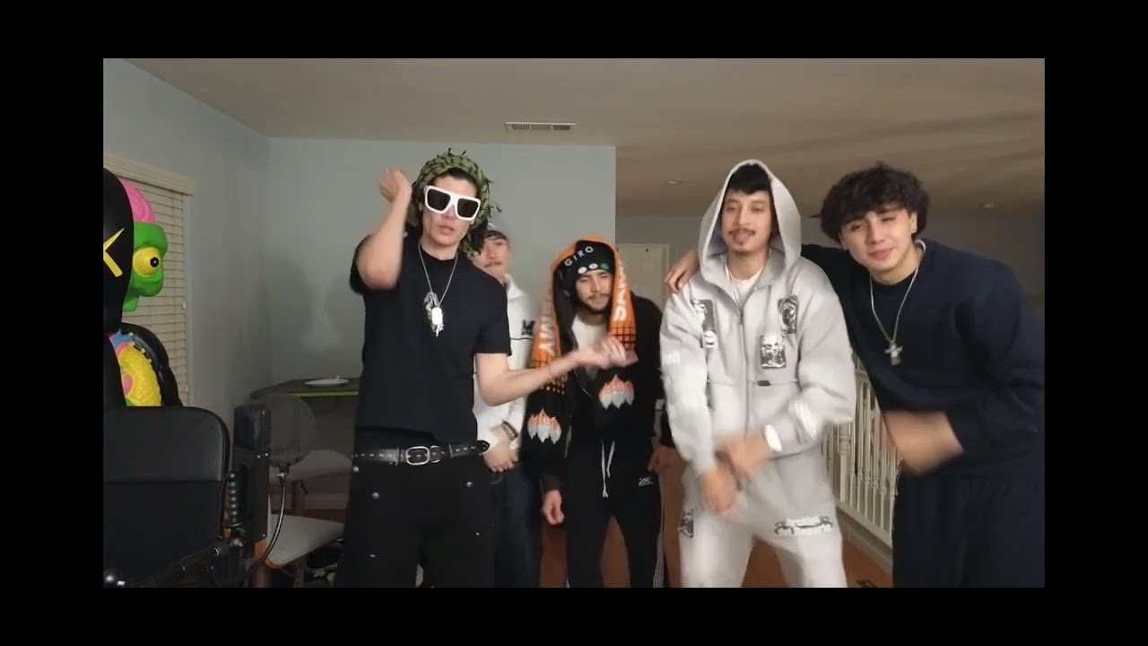 Santea & Danny Lux make a song on live “Rosslyn”