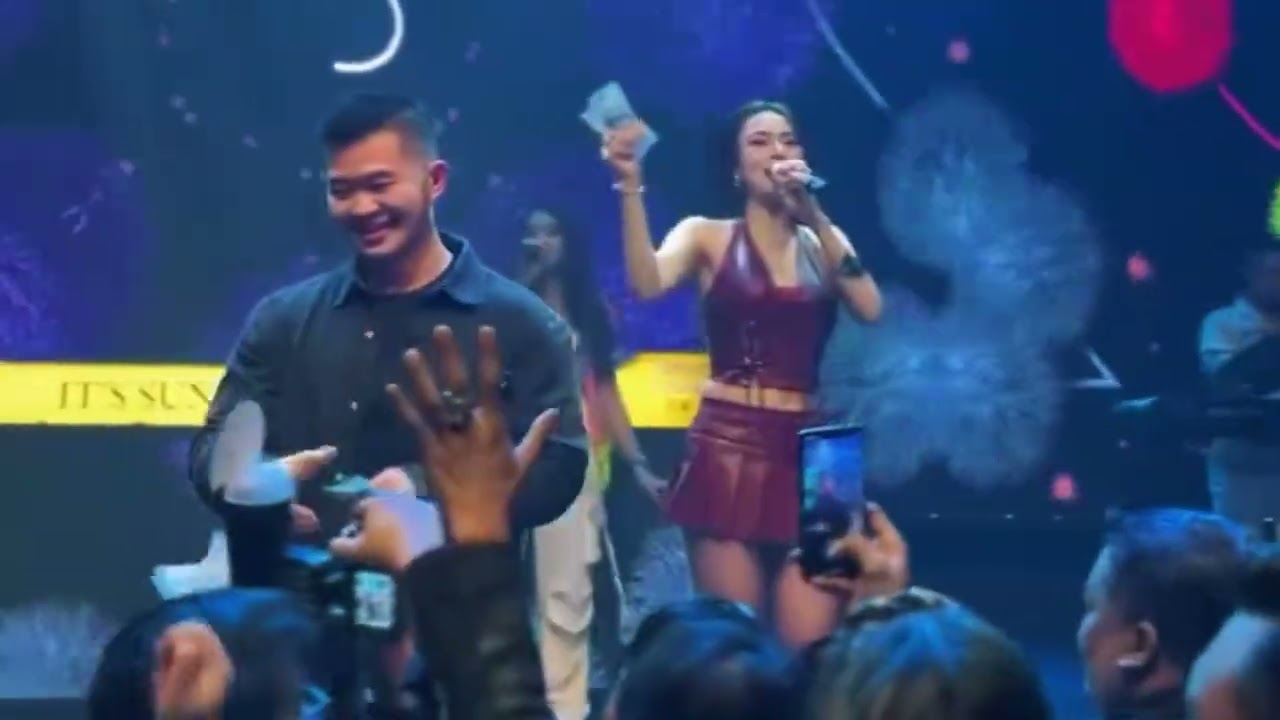 Penampilan Wika Salim di Aora Club