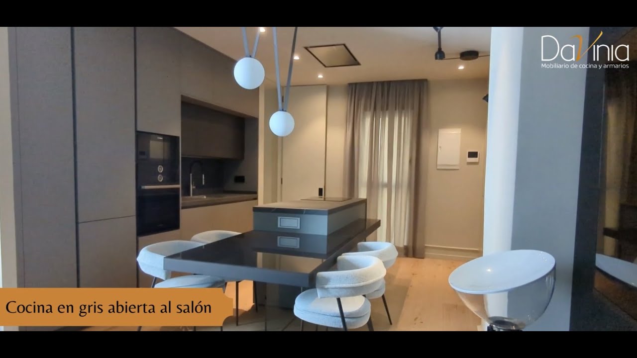Diseño de tres estancias, dos cocinas y una barra, para una vivienda de lujo en Madrid