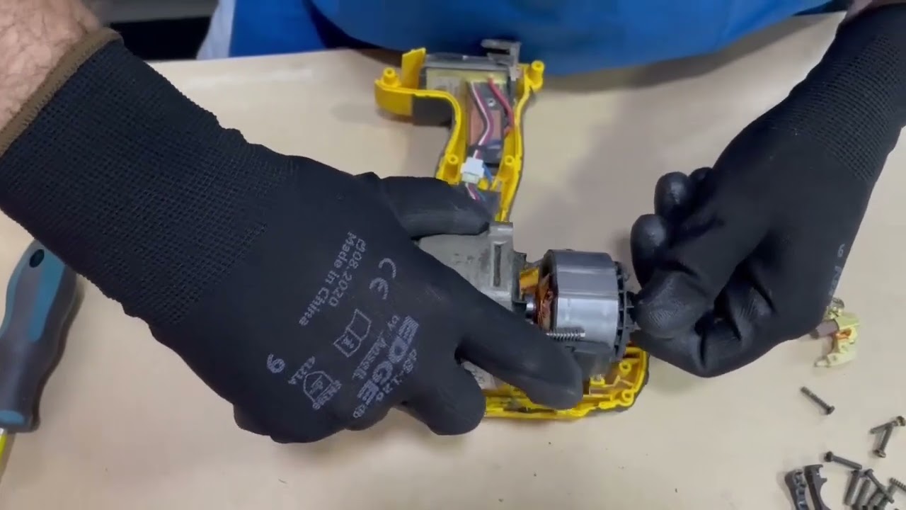 COMO TROCAR ESCOVAS E FAZER MANUTENÇÃO DA PARAFUSADEIRA DEWALT