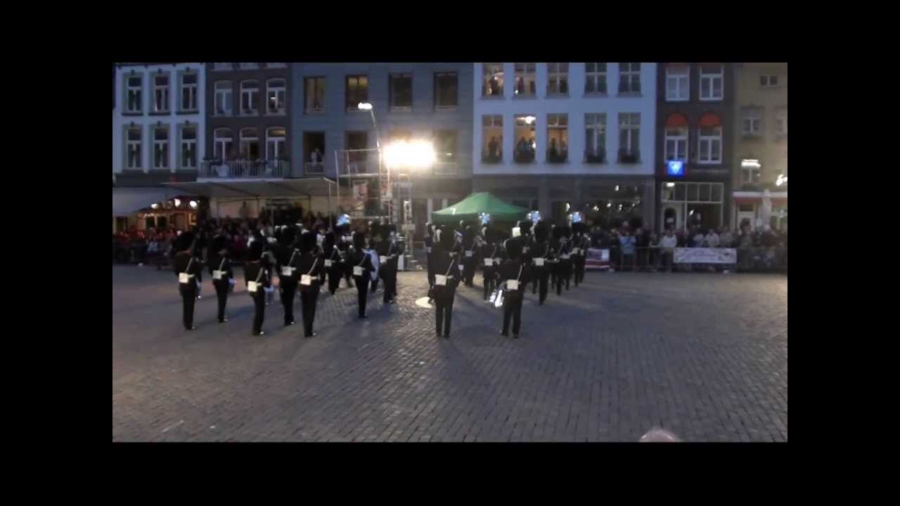 Taptoe Roermond 01 Juni 2013 04 The Crossed Swords Pipe Band Möchengladbach