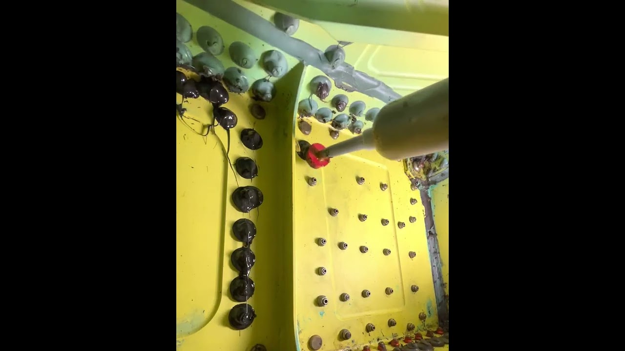 Sealing the inside of an aircraft fuel tank