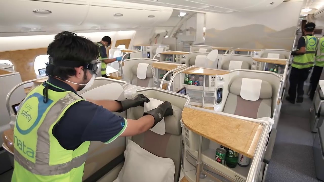 Emirates: Nuestras cabinas de aviones son las m&aacute;s limpias del cielo | Limpieza interior de aeronaves