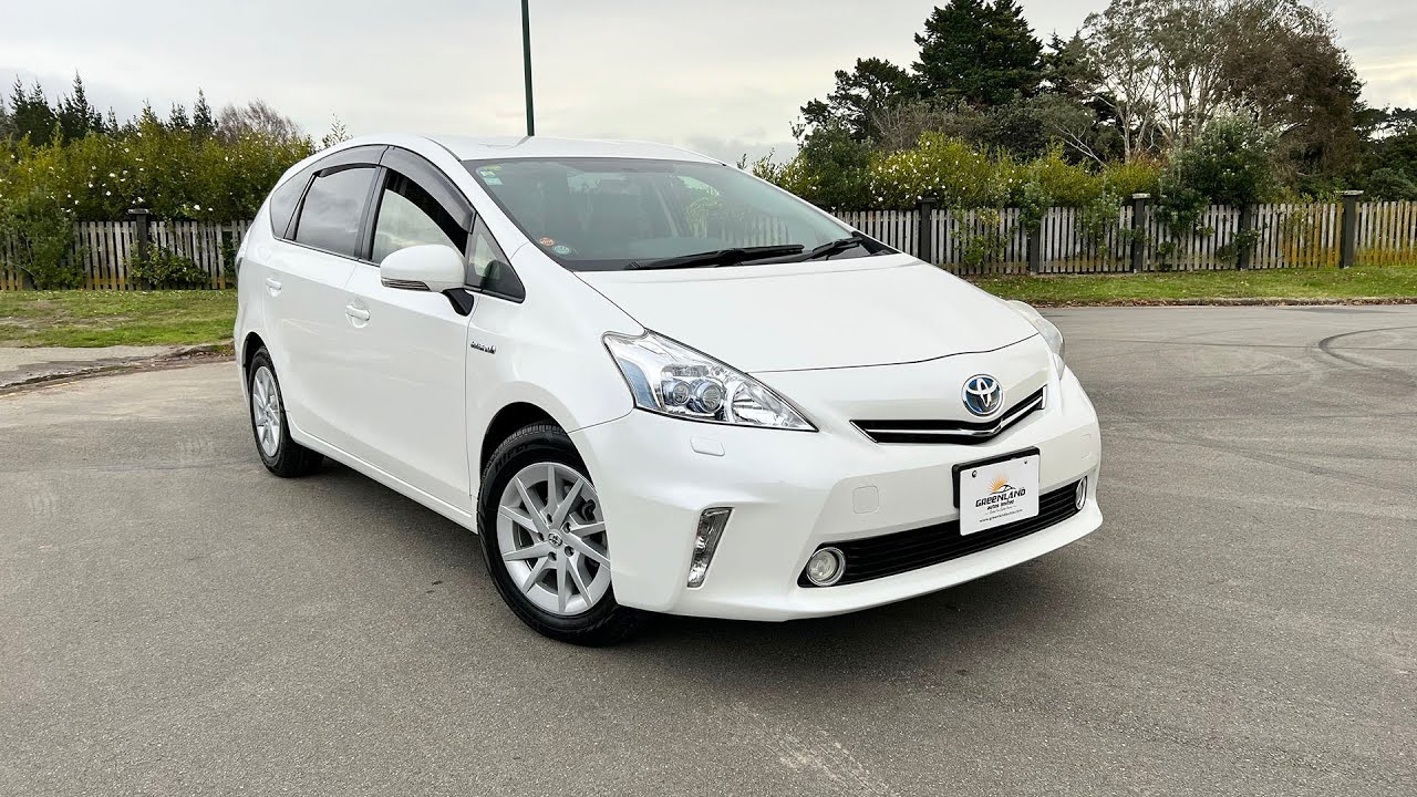 2012 Toyota Prius Alpha Hybrid - Review