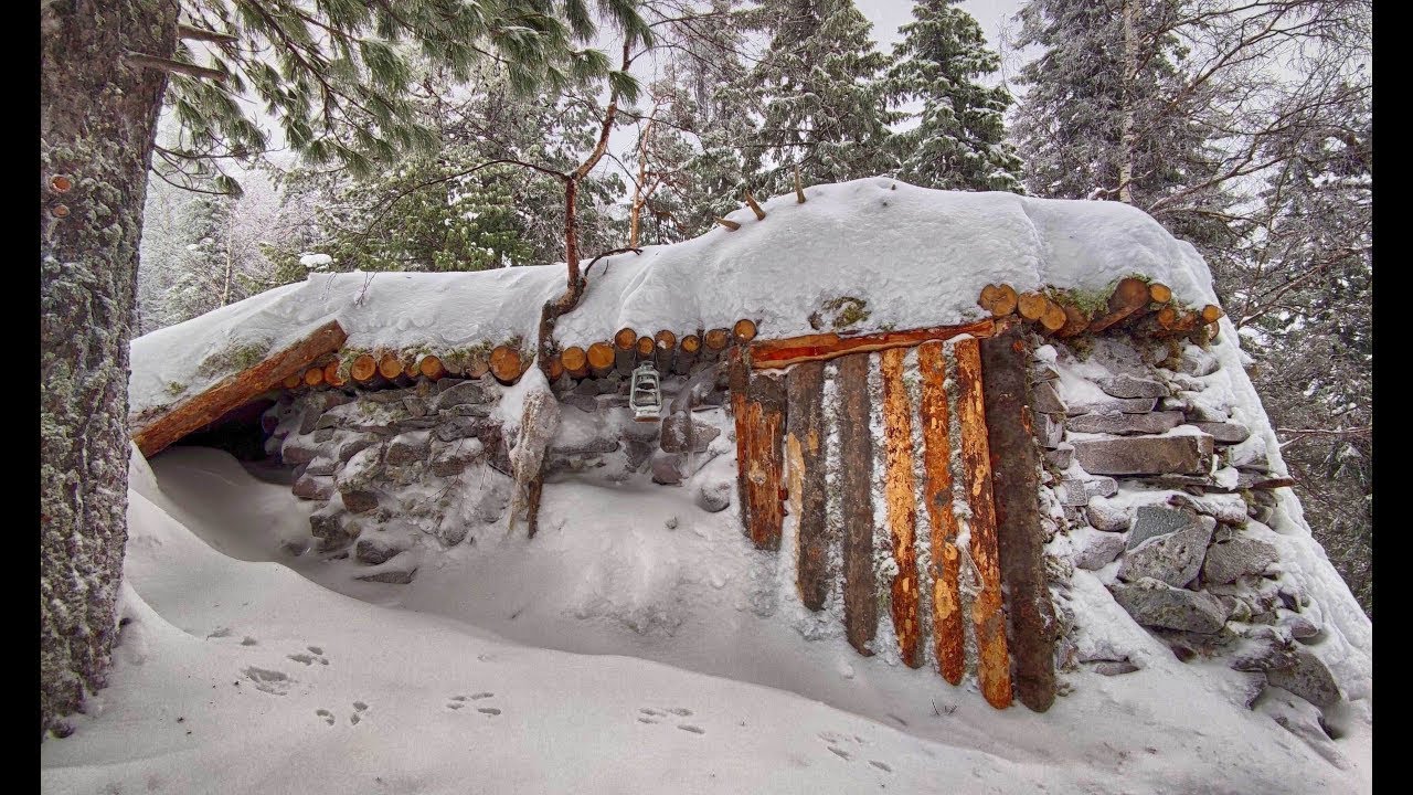 Comfortable survival in snowy mountains in STONE HOUSE vs LIFE in a warm hut