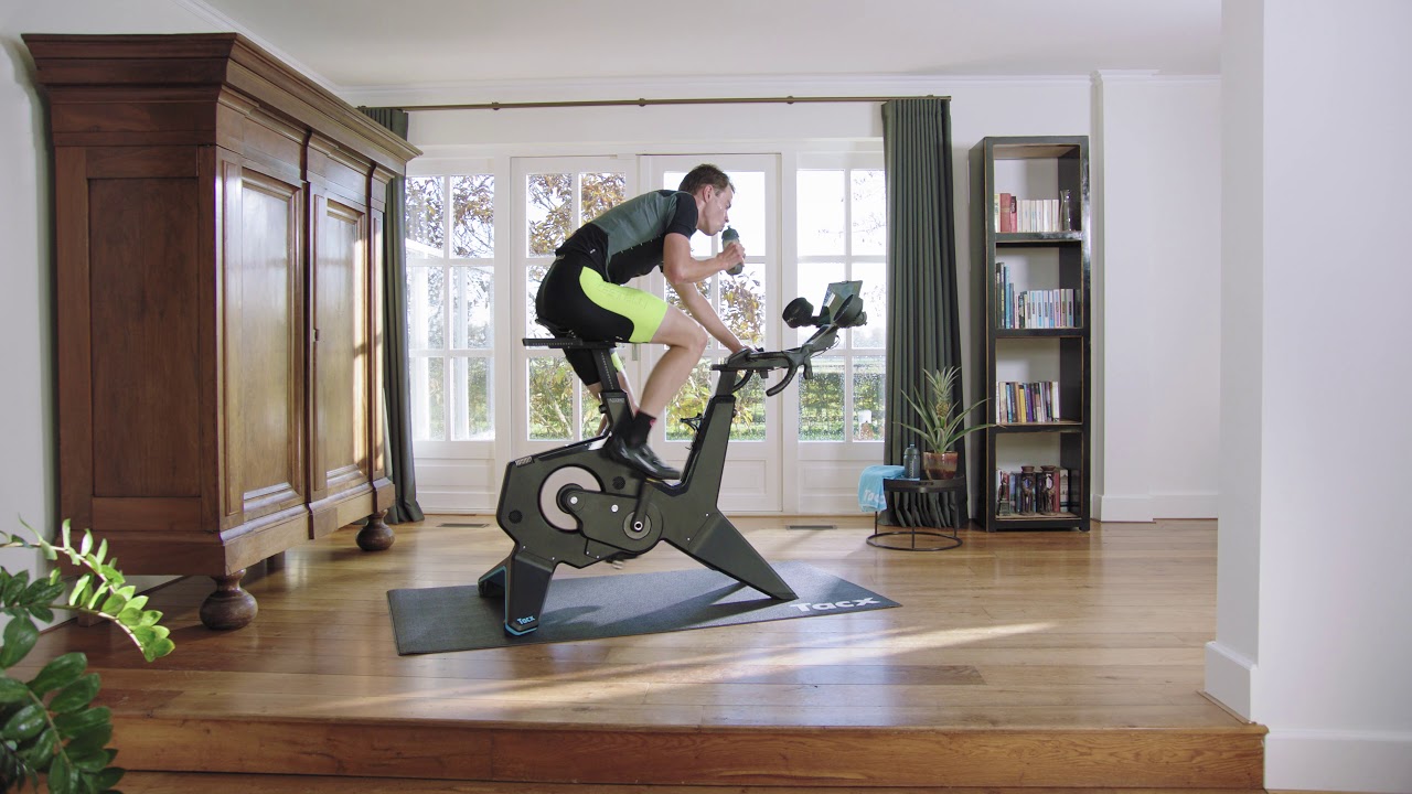 Tacx NEO Bike Smart: realistyczne wrażenia z jazdy na rowerze