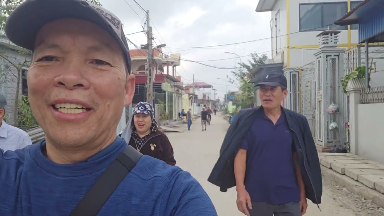 An sang va di bo tren que huong pha le thuy nguyen hai phong 