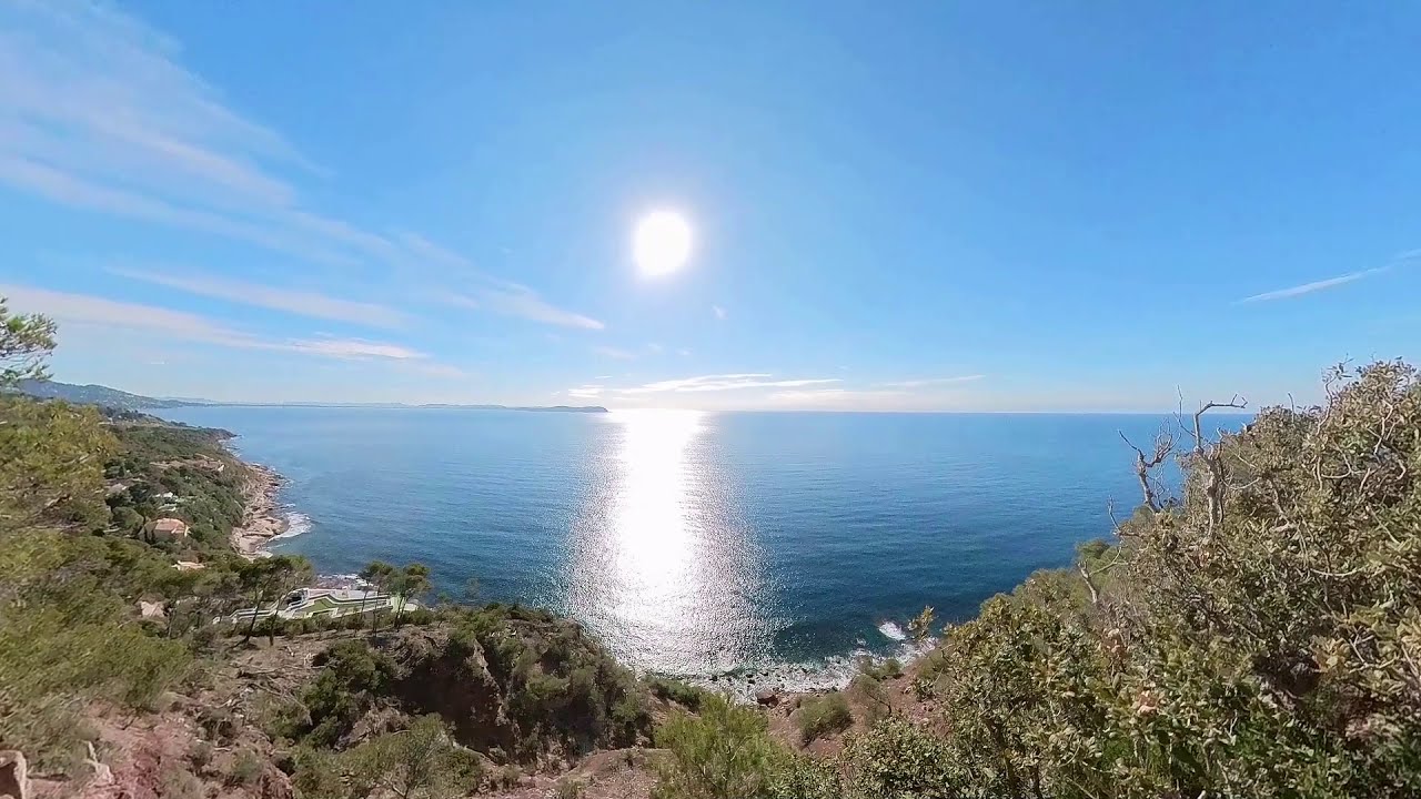 Cap Garonne, balade sur le sentier du littoral au Pradet dans le Var.