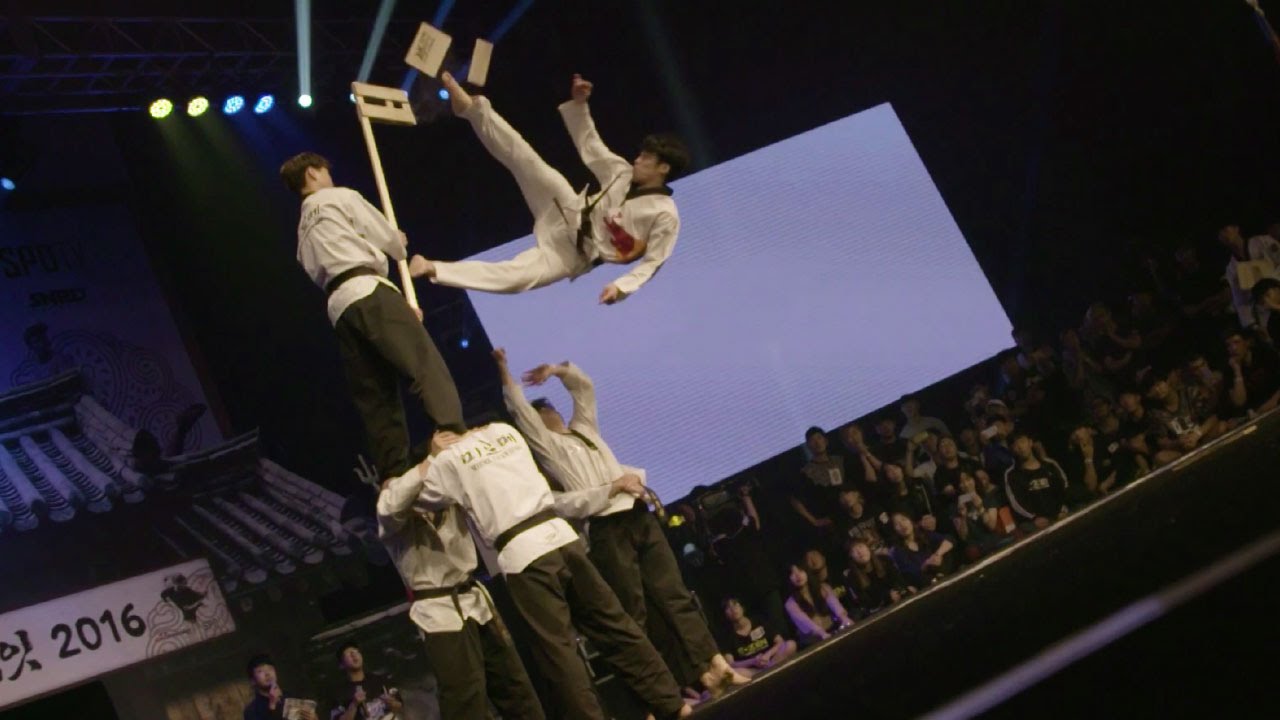 Intense 1v1 Freestyle Kicking Competition | Red Bull Kick It
