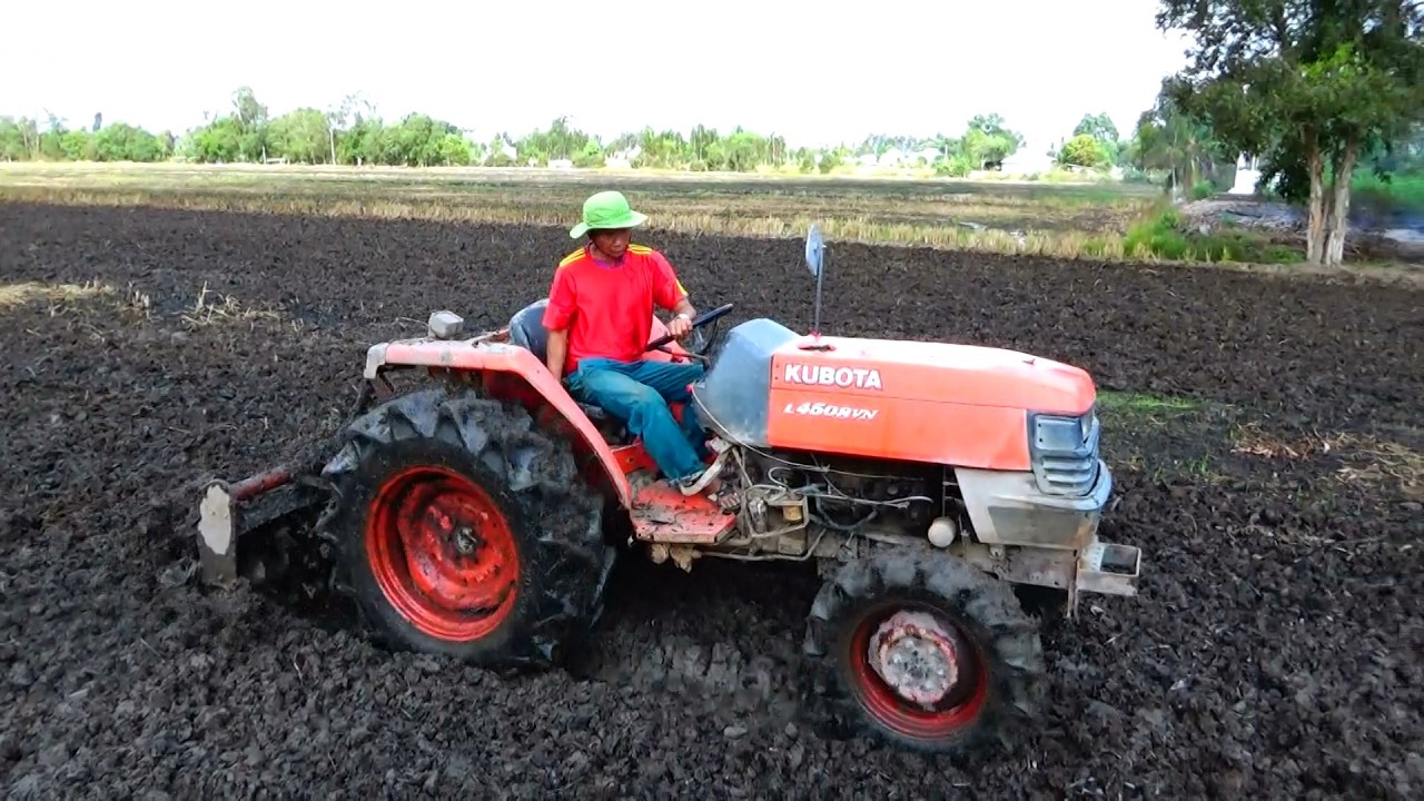 Máy cày Kubota L4508 xới đất quá mạnh
