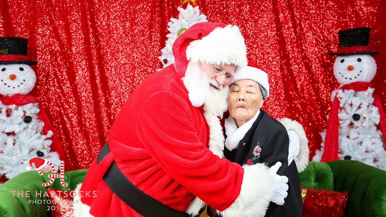 86-Year-Old Grandmother with Alzheimers Makes Santa Cry After Meeting Him