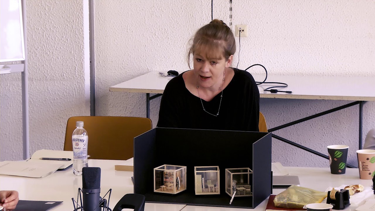Einblick: Friederike Heller beim Konzeptionsgespräch von WOLKEN.HEIM.