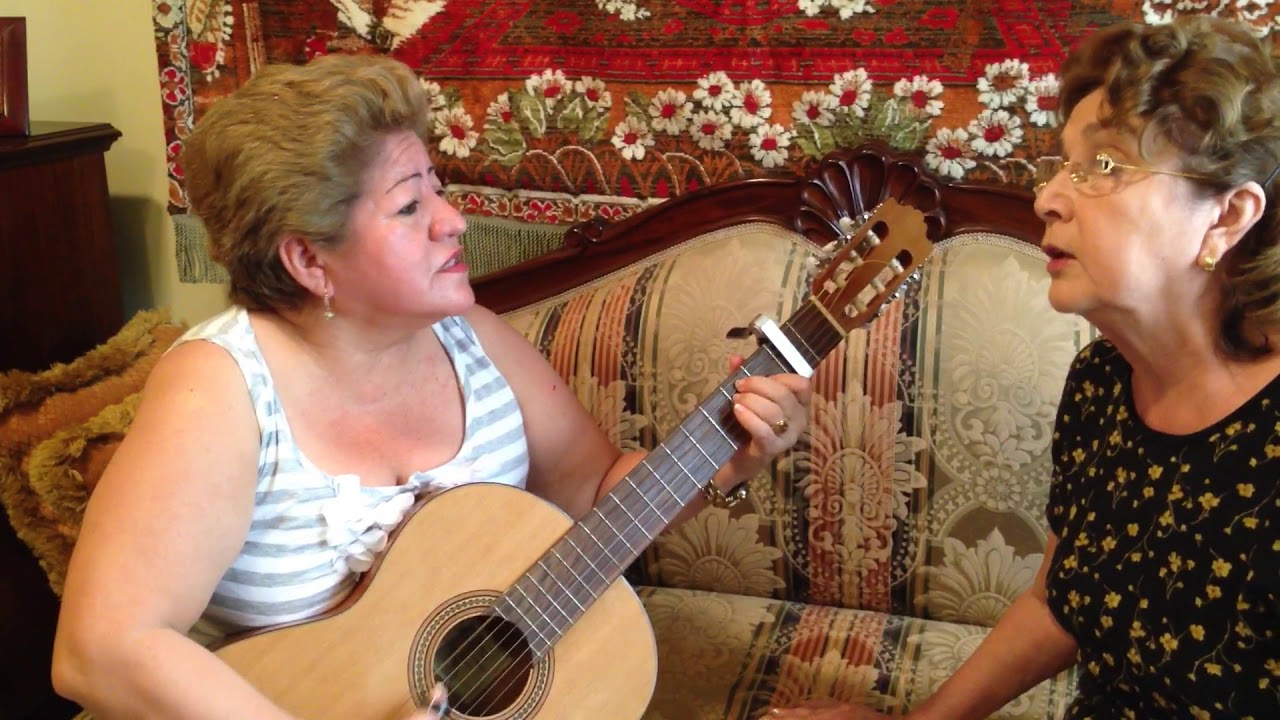 La tejedora Manabita. Dúo Lilian y María Victoria.