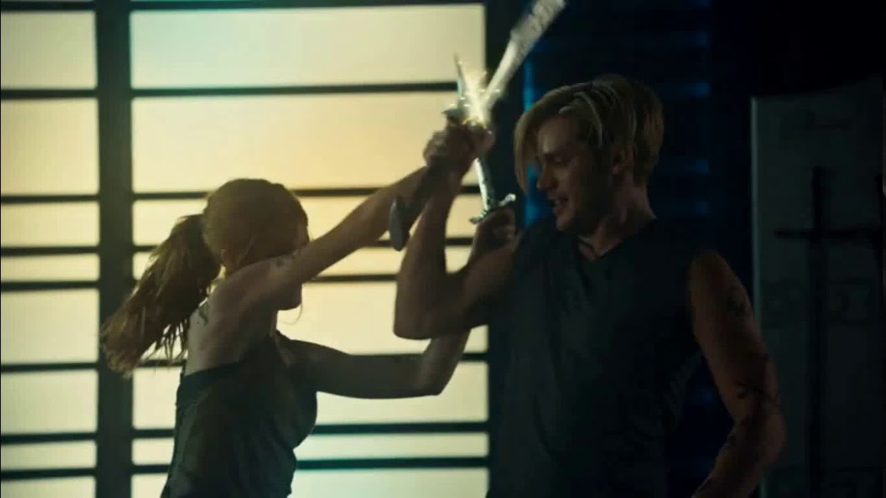 Shadowhunters 3x01 - Clary e Jace si allenano ma...