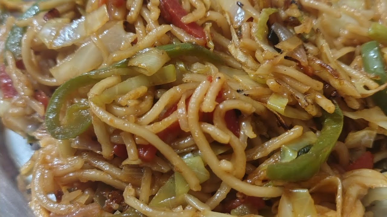 Barish mai jarur try kariye / Burnt 🔥 garlic noodles 🍜/ veggies loaded noodles 