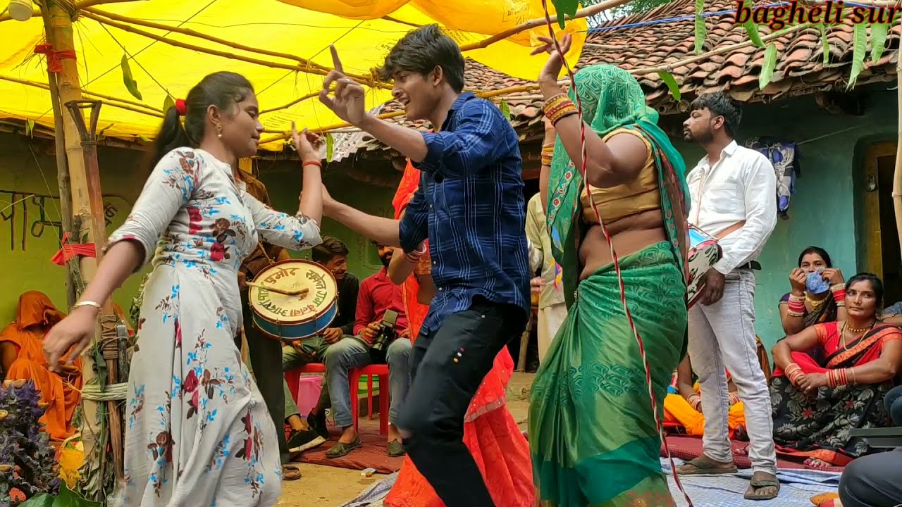 bagheli band baja dance rewa sidhi. देहाती भाभियों का देहाती डांस।