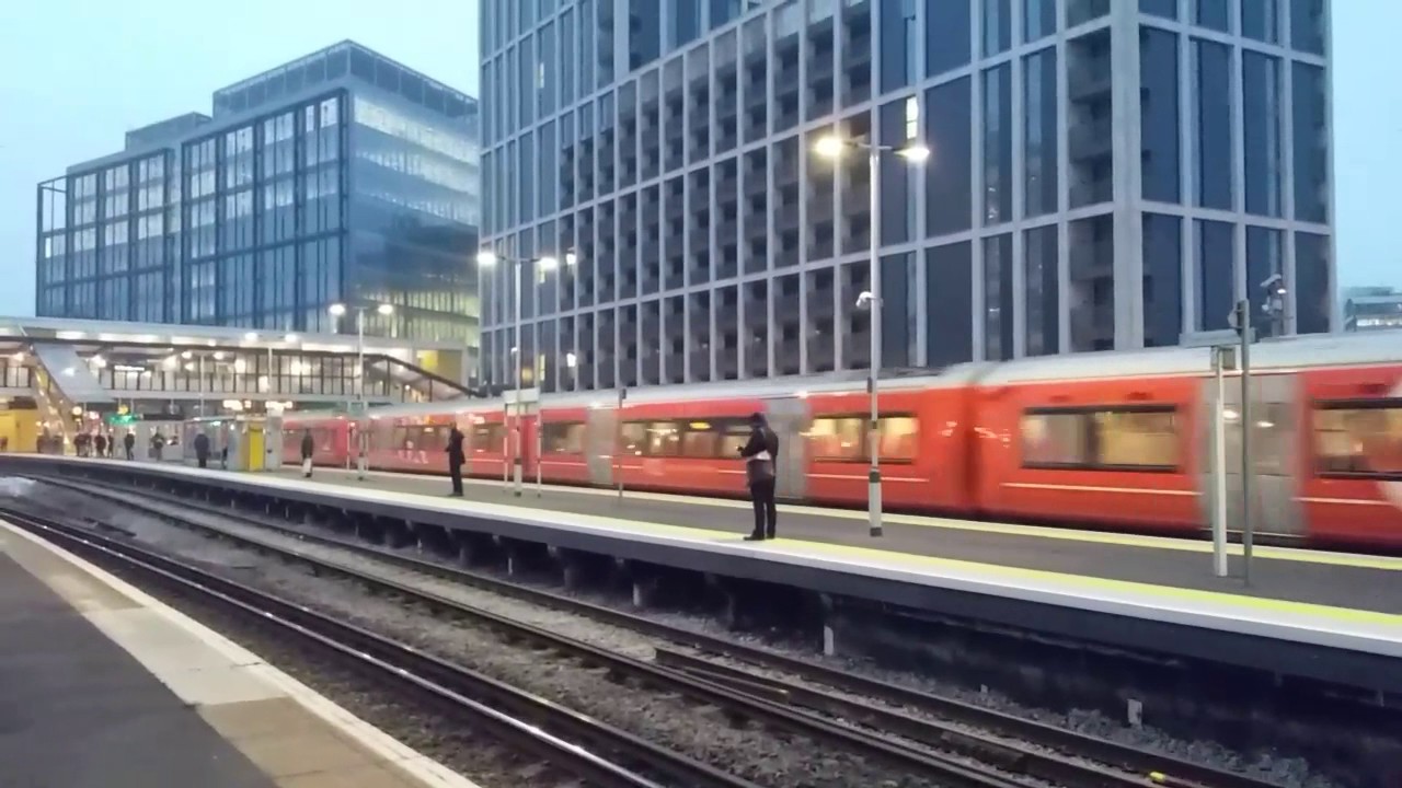Trains at east croydon and train ride to norwood junction 19.12.16