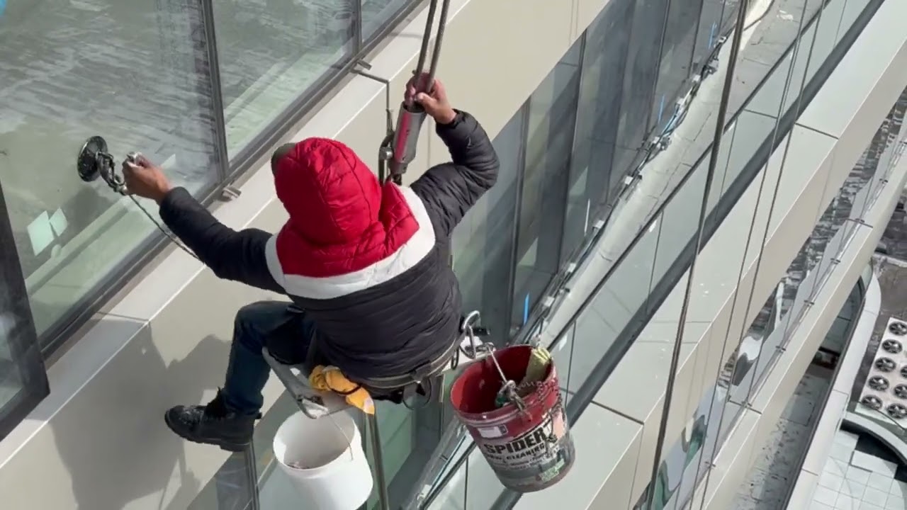 Trabajando en Estados Unidos lavando ventanas un día normal con los compás y elprimo #yonkersnewyork