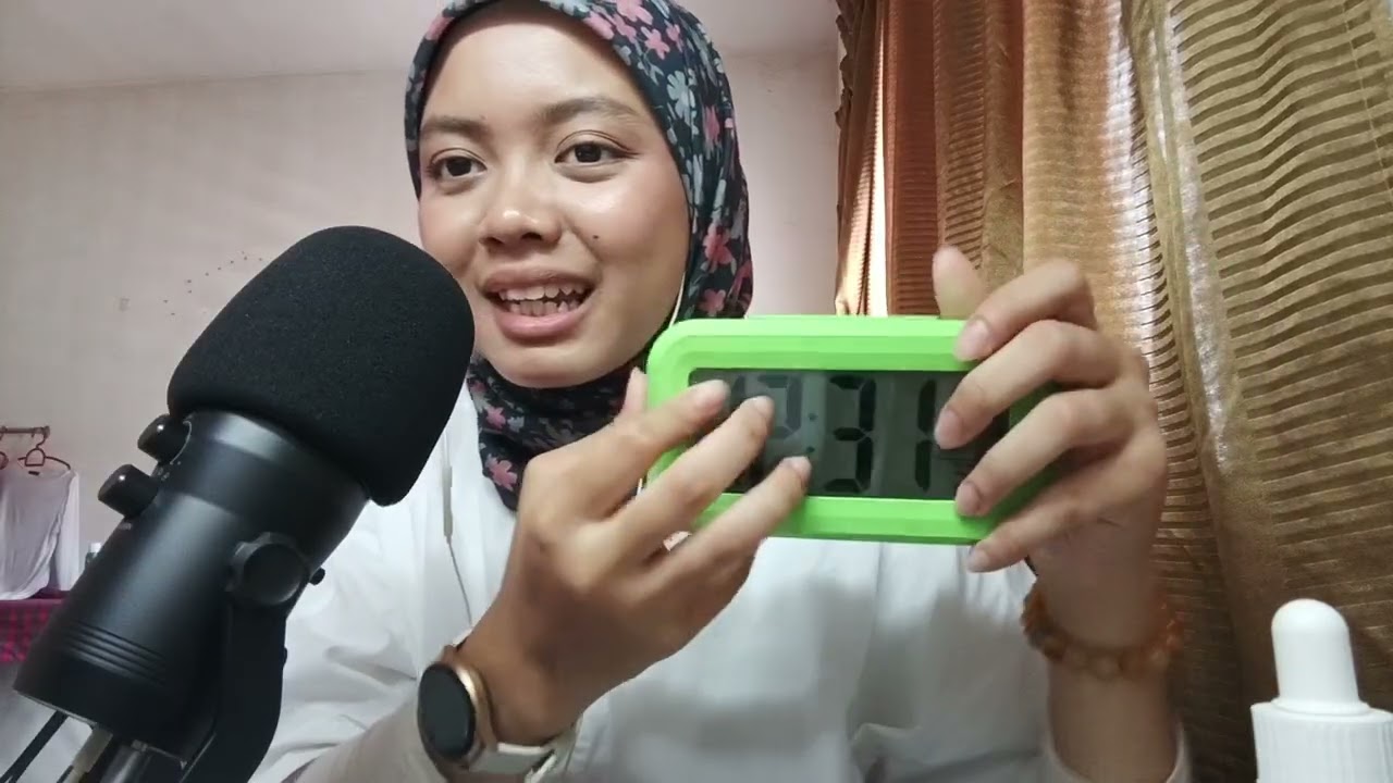 ASMR with random triggers on my college room desk 💤🤍 (ASMR Malaysia) | nini films