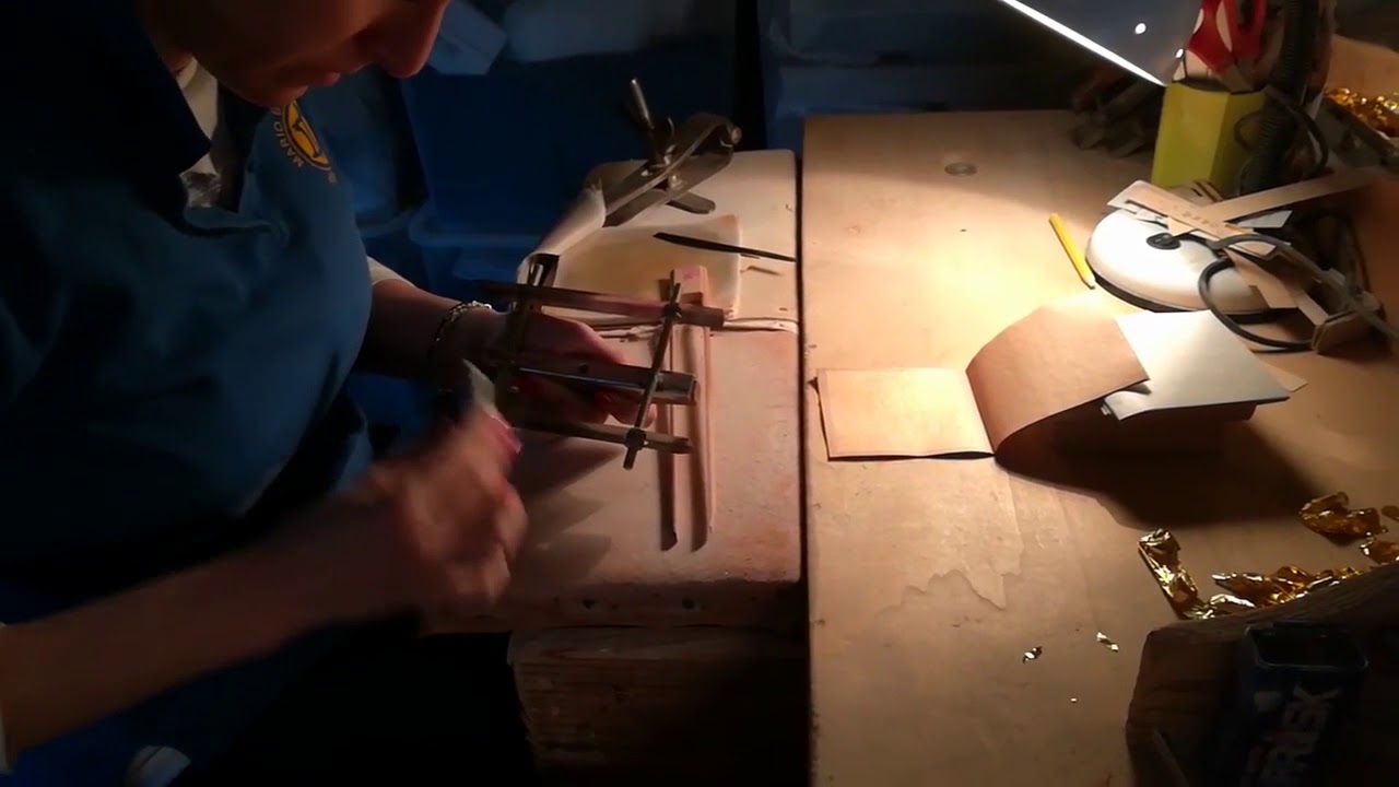 Artisan Cutting Ultra-fine Gold Leaf