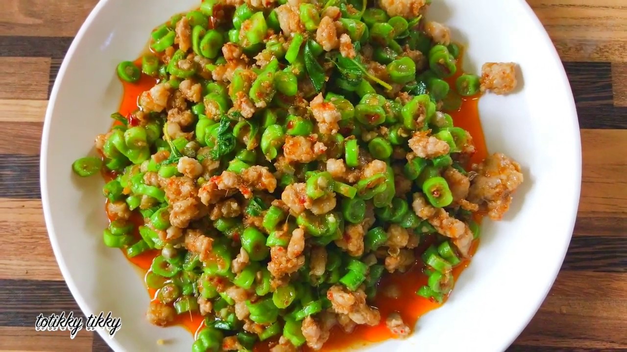 ผัดเผ็ดหมูใส่ถั่วฝักยาวสูตรอาหารทำง่าย