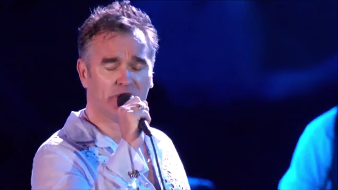 Morrissey - girlfriend in a coma (live at the hollywood bowl) HD
