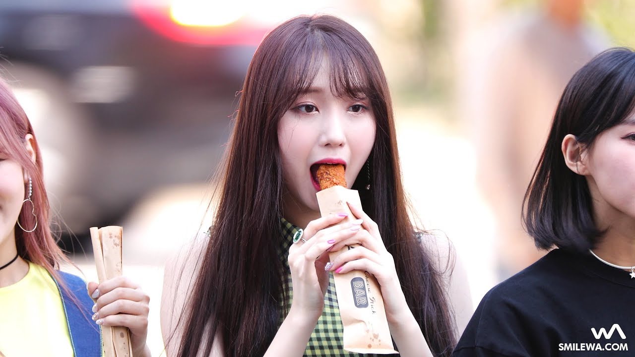 170902 프리스틴 (PRISTIN) 치즈스틱 먹는 로아 4K 직캠 @음악중심 미니 팬미팅 4K Fancam by -wA-