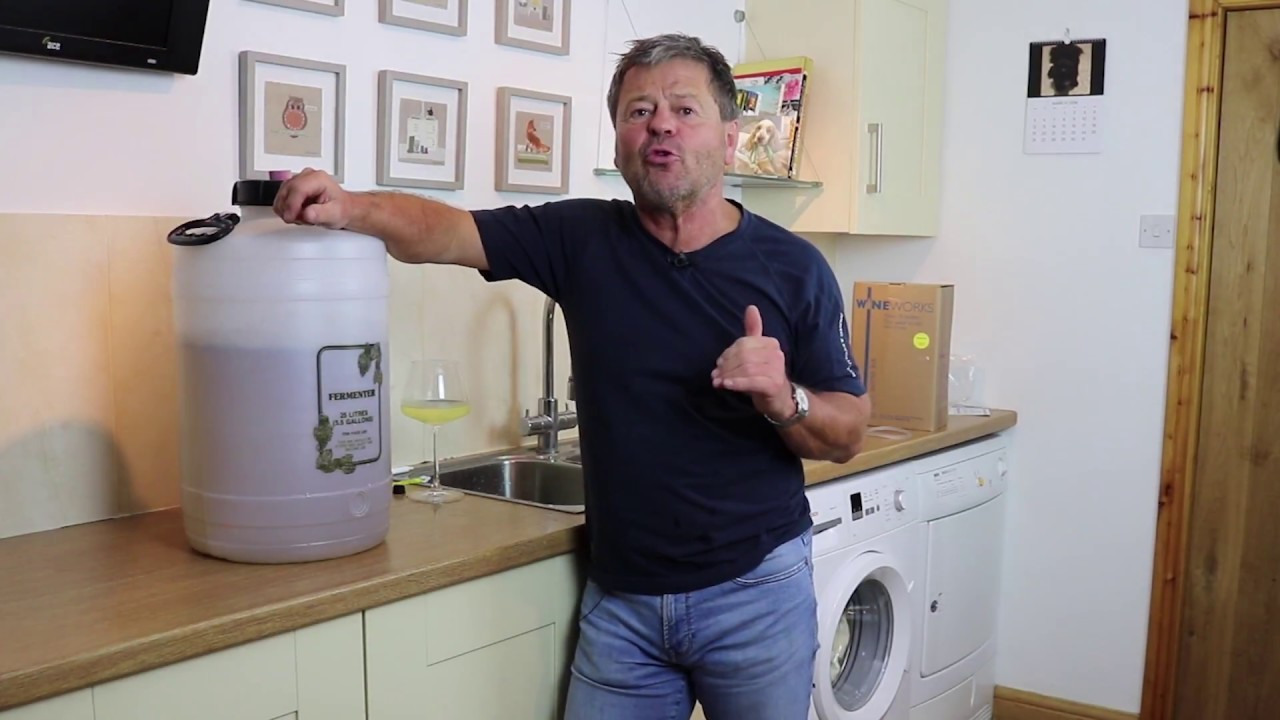 Beginners Guide to Wine Making - Part 4 - Bottling