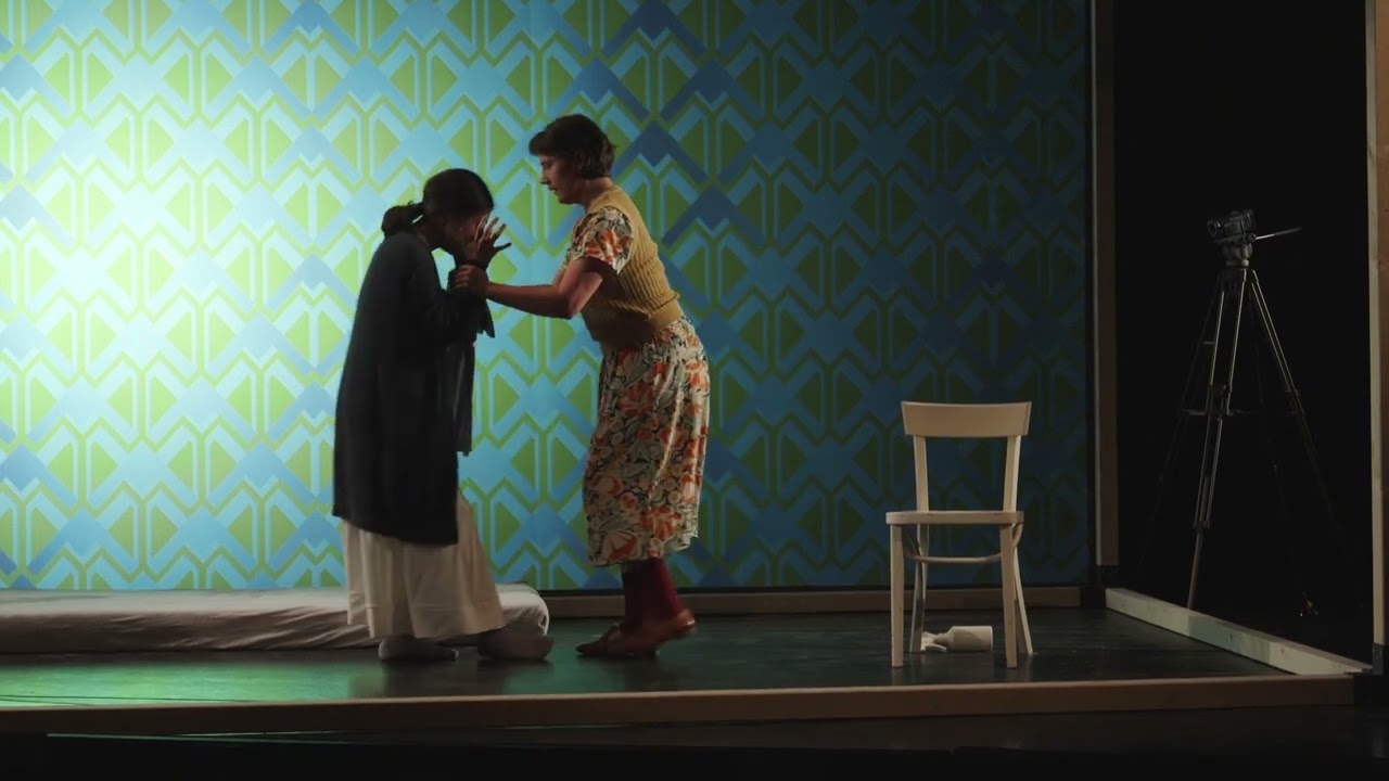 Oper The Yellow Wallpaper of Grace-Evangeline Mason