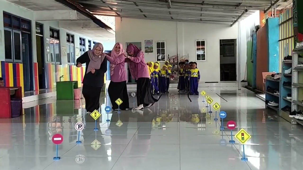 Kegiatan Olahraga sambil Pengenalan Arti Beberapa Tanda Rambu-Rambu Lalu Lintas