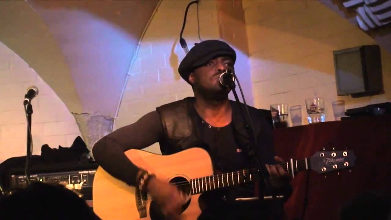 Artiste vocal et guitare : William | Agence Evenis.fr