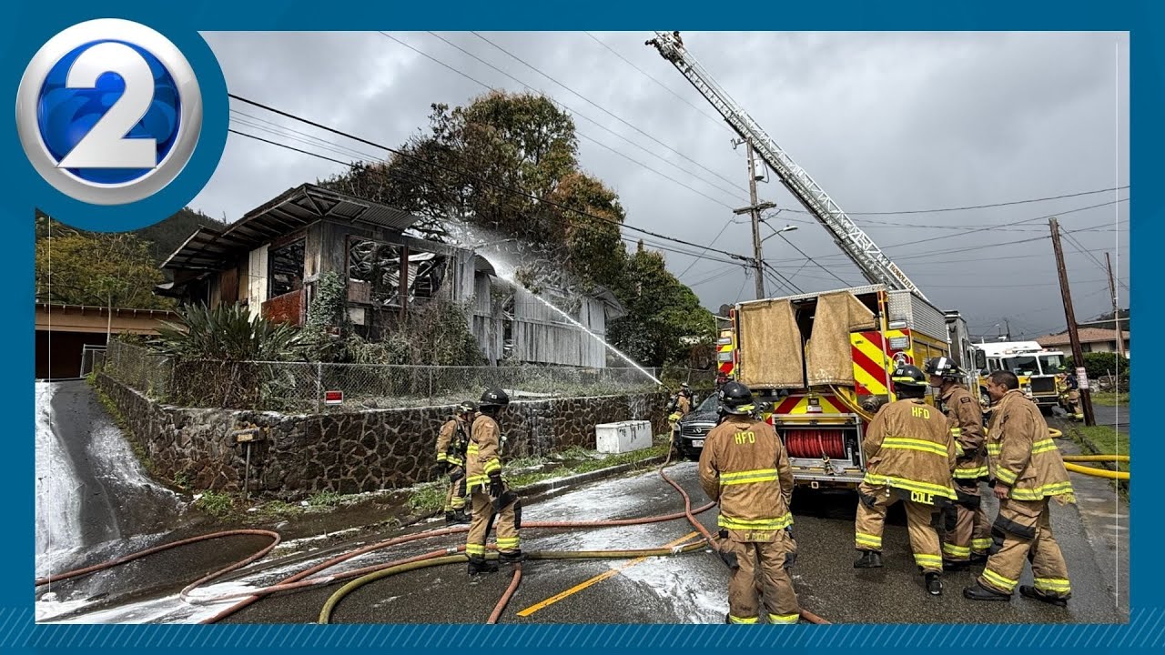 Honolulu firefighters extinguish Kalihi abandoned house fire