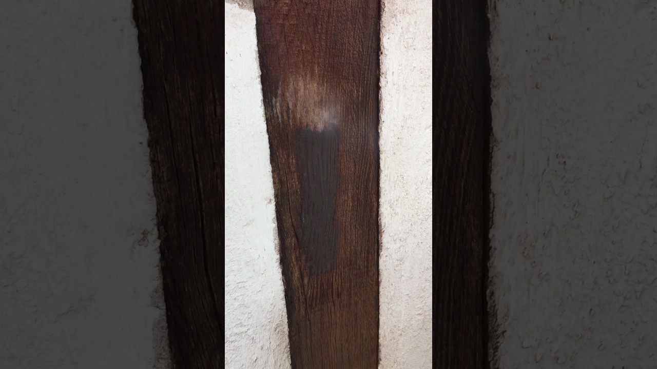 Fachwerkbalken von Farbe befreien mit einer Trockeneisreinigung