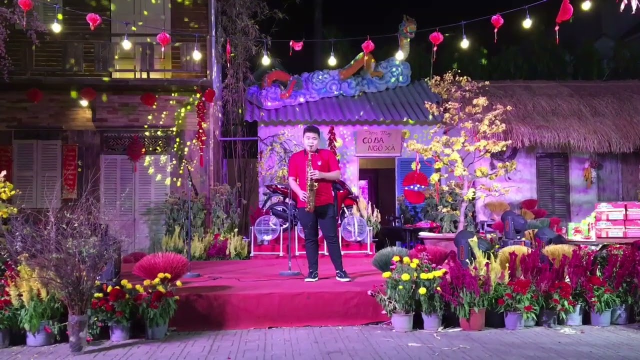 Liên khúc “Happy New Year “ và “ Ngày Xuân Long Phụng Sum Vầy “ ( hoà tấu Saxo & Violin)
