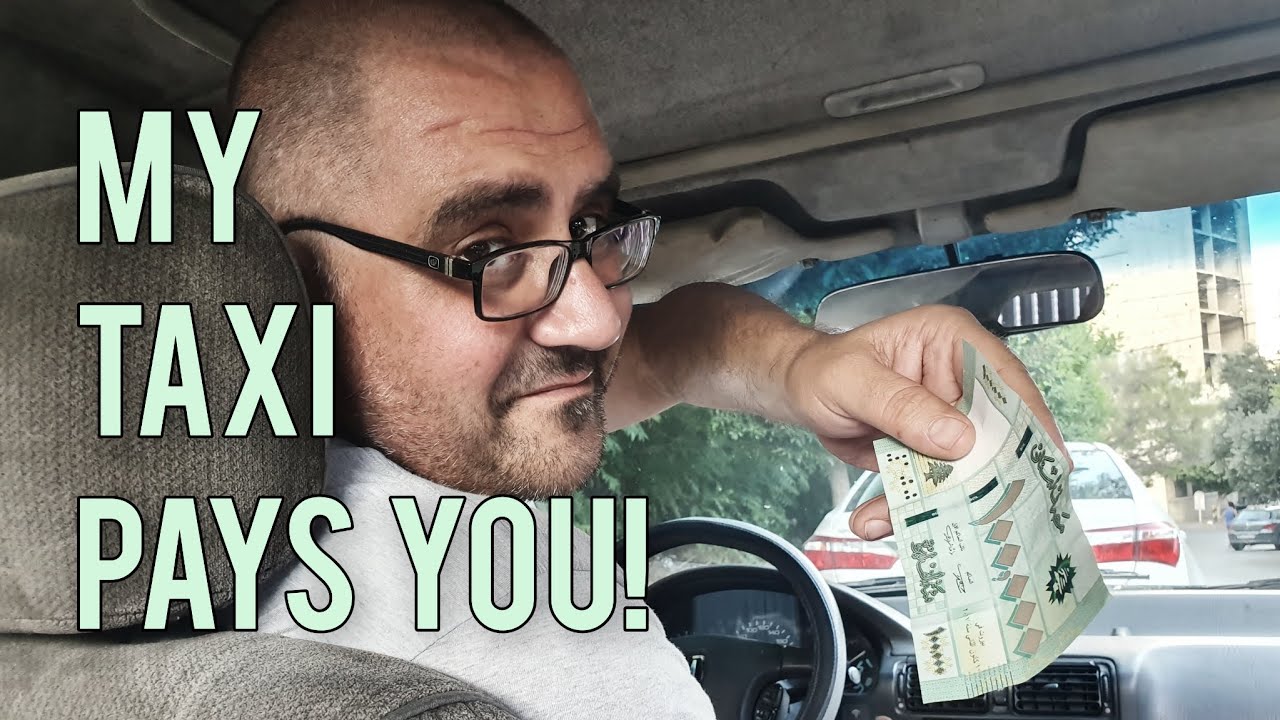 Taxi Driver Gives Tips to His Clients -  سائق تاكسي يعطي بقشيش لزبائنه