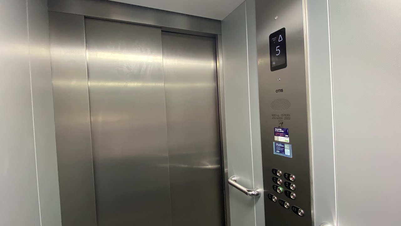 NON ! Un ancien Otis Europa 2000 modernisé par un Otis Gen2 de nouvelle génération !