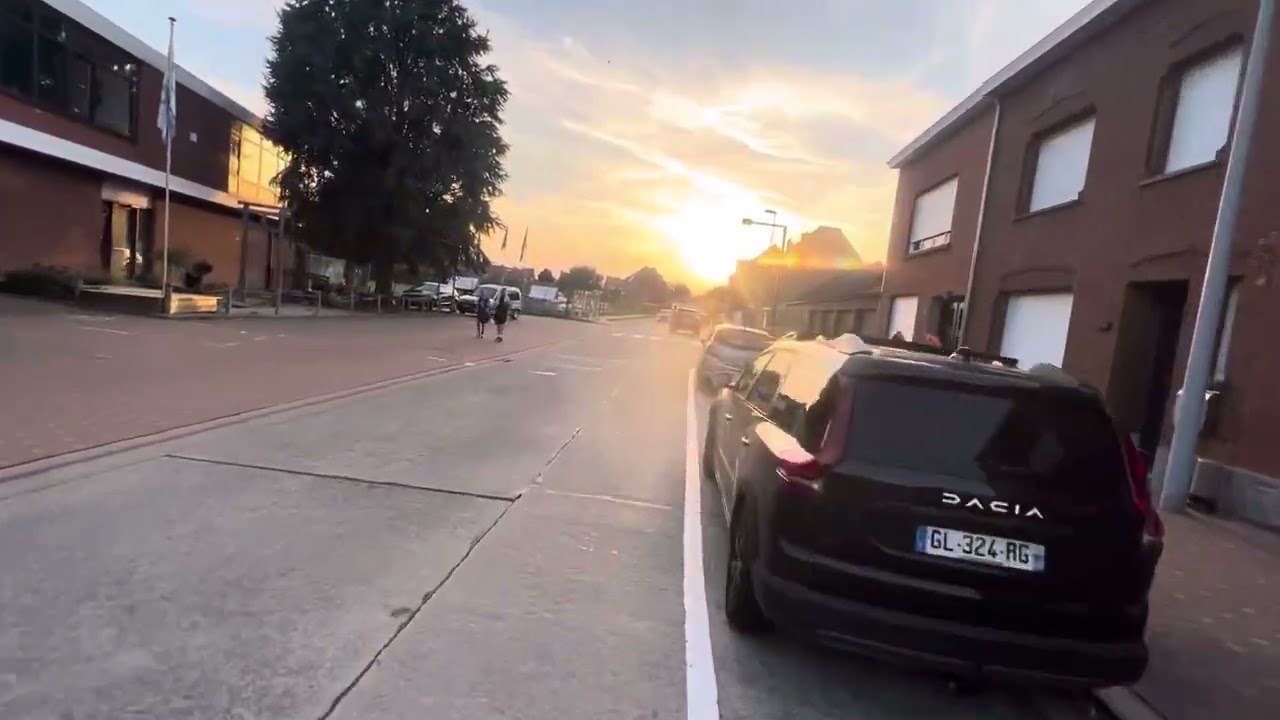 الحدود البلجيكية ⚫️🔴 الفرنسية 🔵Comines-Warneton Ville en Belgique 🇧🇪Comines - Commune en France