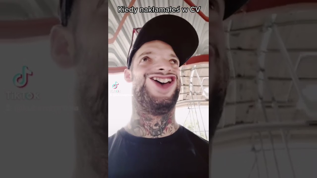 Młody na budowie