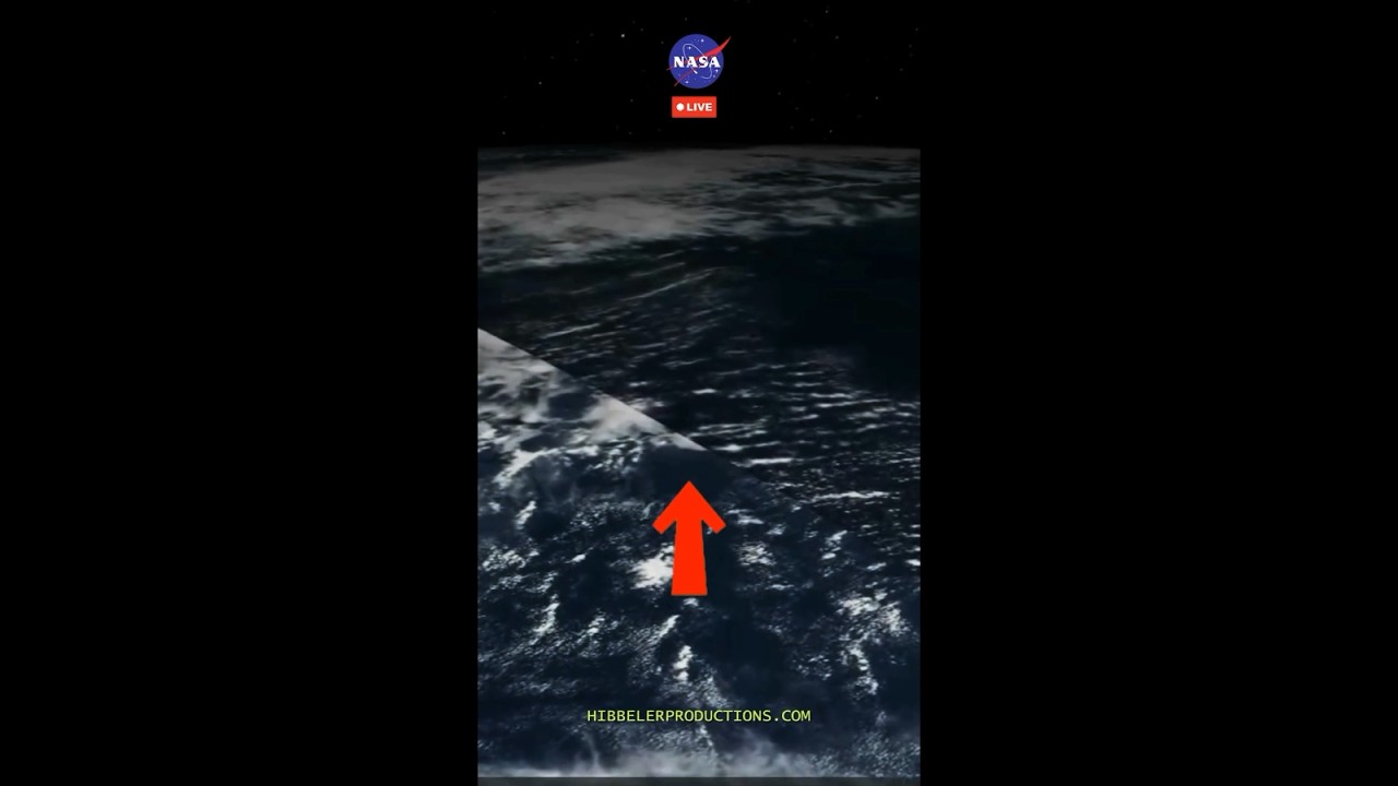 Photoshop - joe rogan accidentally shows @nasa and their CGI live on the air 👀 #NASA #LIVE #JRE #CGI