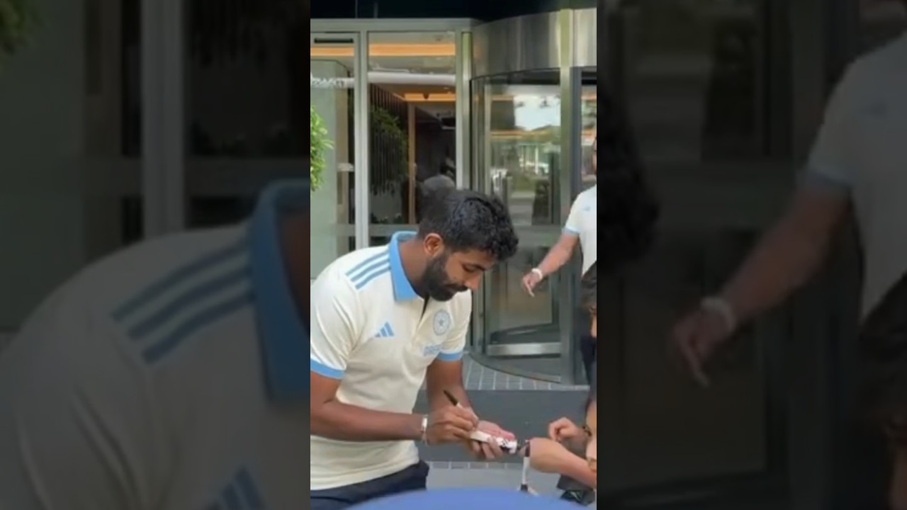 Juspreet Bumrah Giving Autograph To Fans At Canberra❤️❤️#cricket#shortsfeed#shorts#BGT2024#INDvAUS
