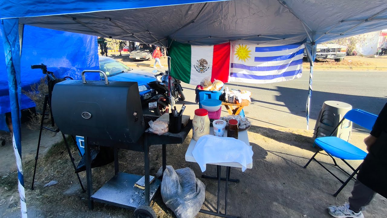 Un extranjero en Puebla vende Choripanes y empanadas, un uruguayo VIVIENDO en México #live #short