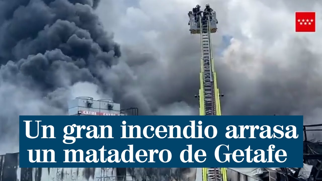 Un incendio arrasa un matadero de Getafe y obliga a desalojar numerosas naves por el humo