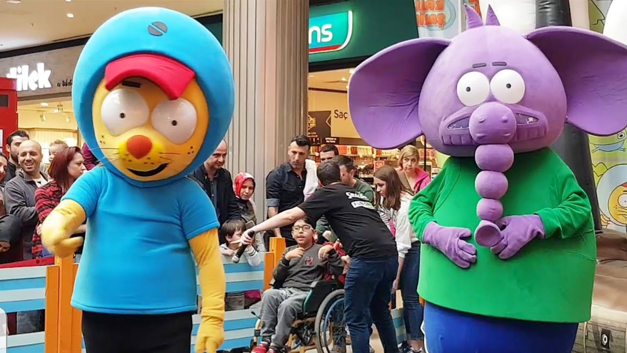Çınar Efe ile çizgi film kahramanı kral şakir ve fil necatinin çocuk gösterisini izledik