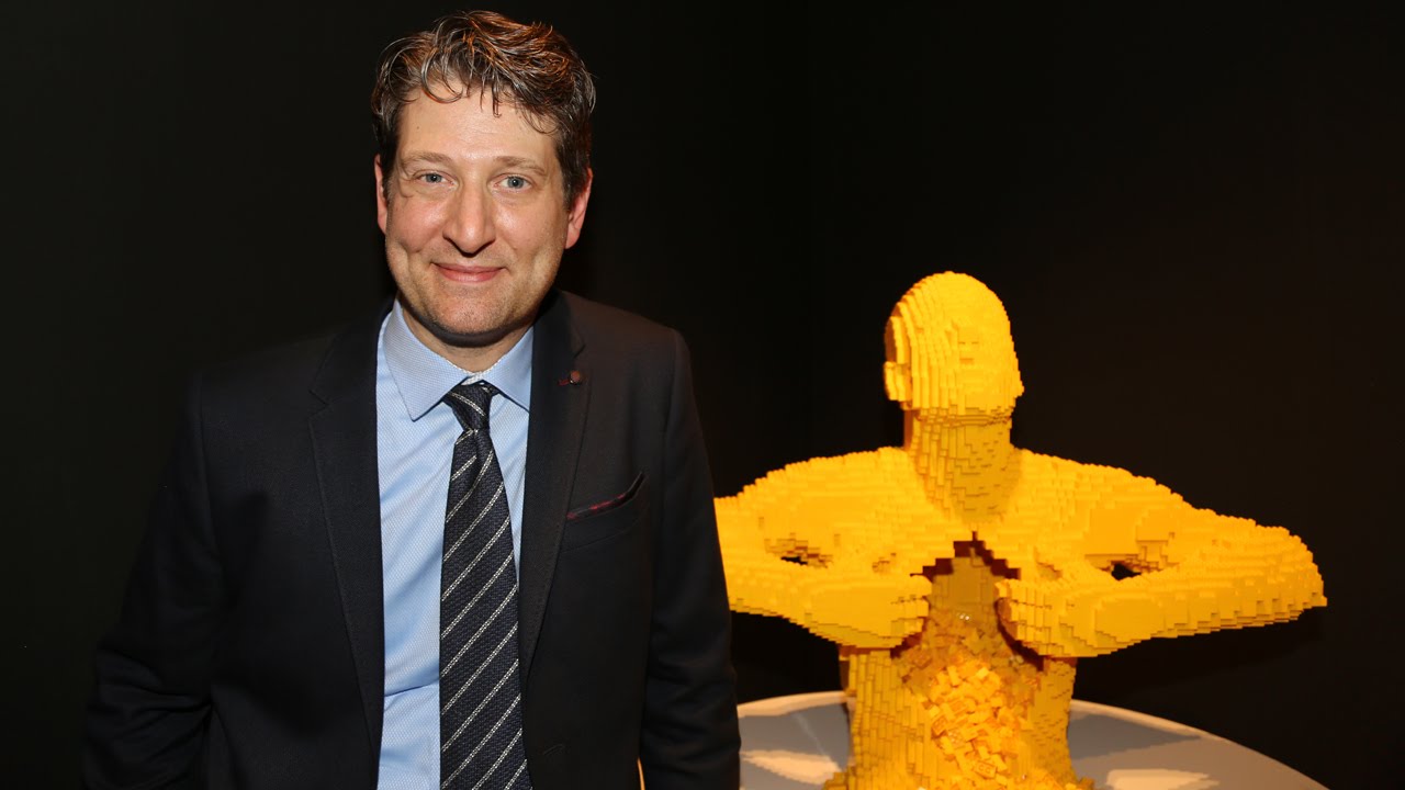 Interview with LEGO Brick Artist Nathan Sawaya - The Art of the Brick in Hamburg 2016