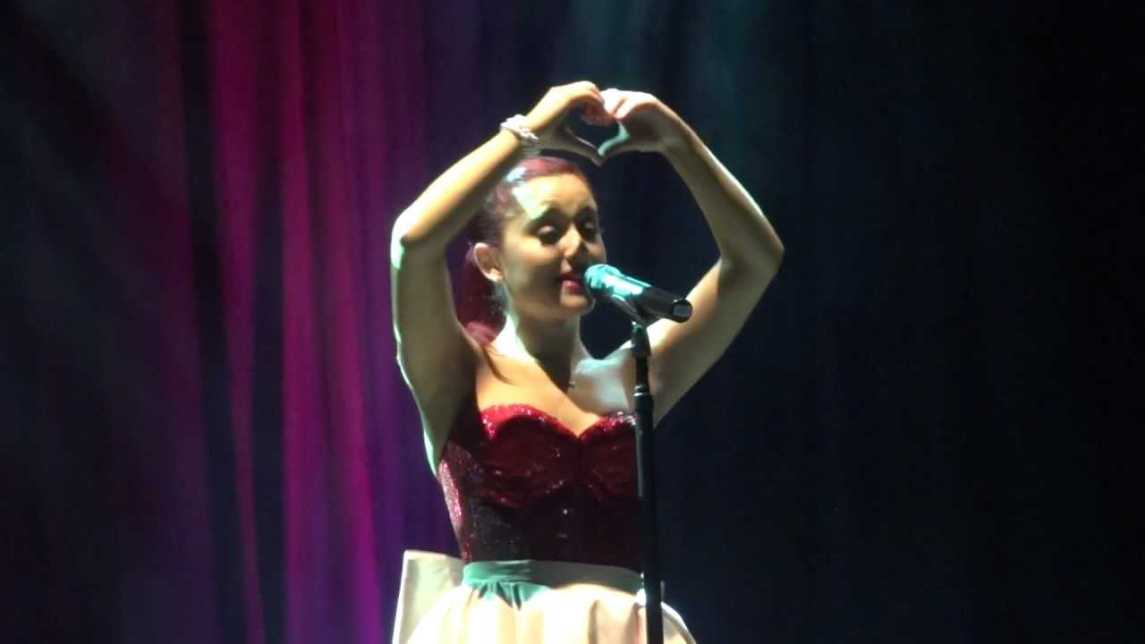 Ariana Grande - 
