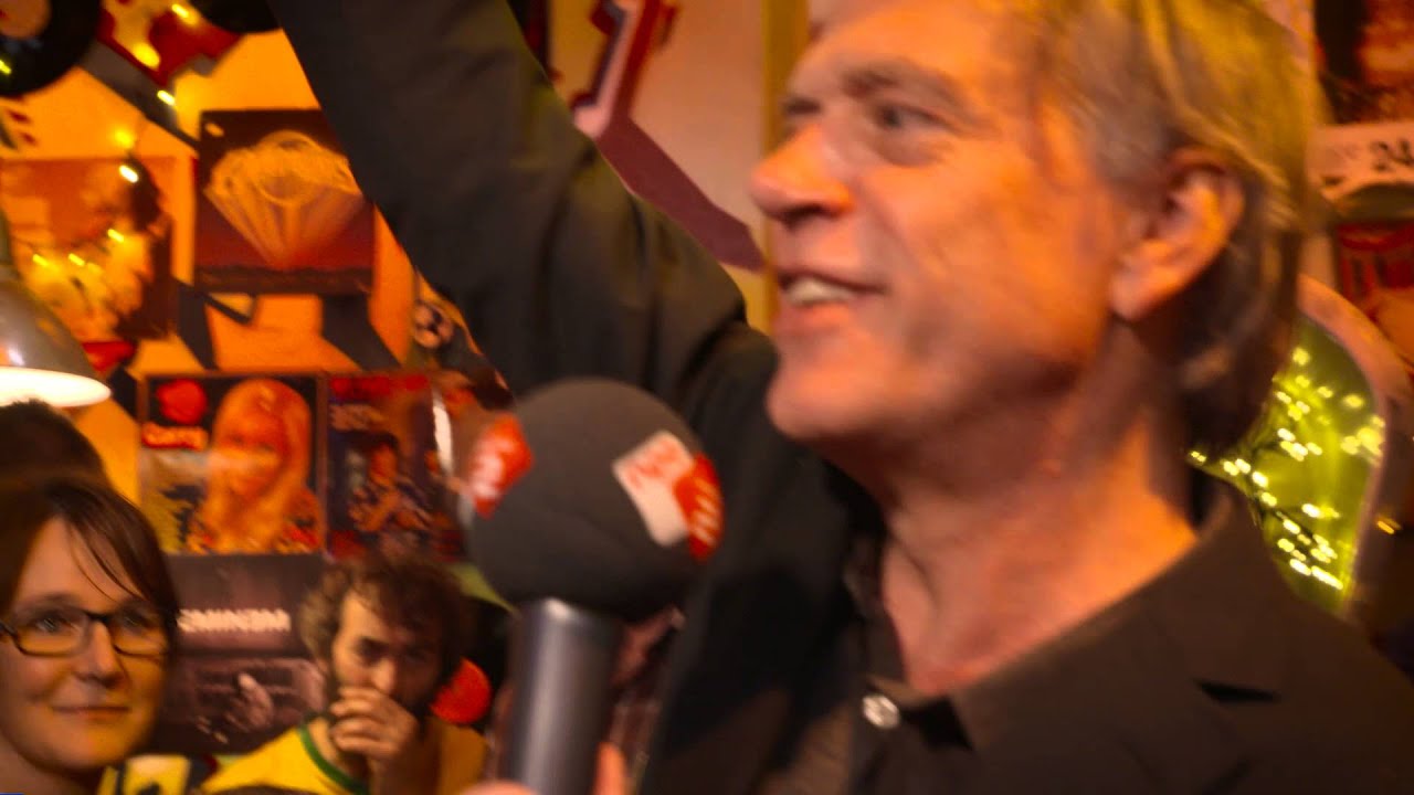 Stefan geeft een rondleiding achter de Top 2000-schermen | NPO Radio 2