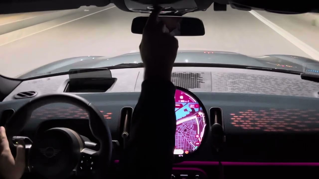 Mini Countryman E headup display ve ambiyans 