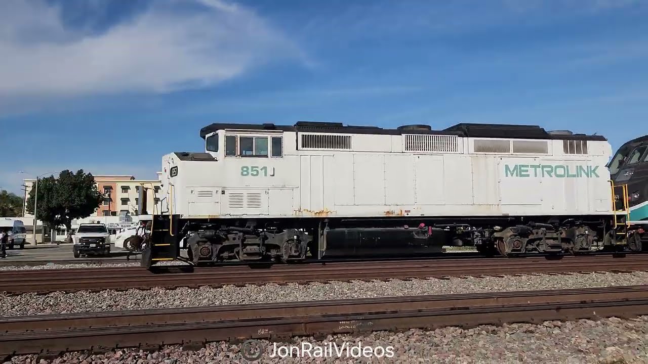 1/25/26 Pre: Metrolink set with F59PHR SCAX 851 passes by Fullerton station-1