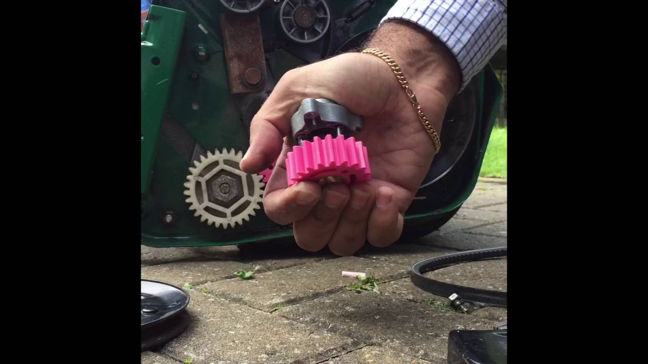 QUALCAST PETROL CYLINDER LAWNMOWER 35S & 43S - HOW TO CHANGE THE PLASTIC GEARS