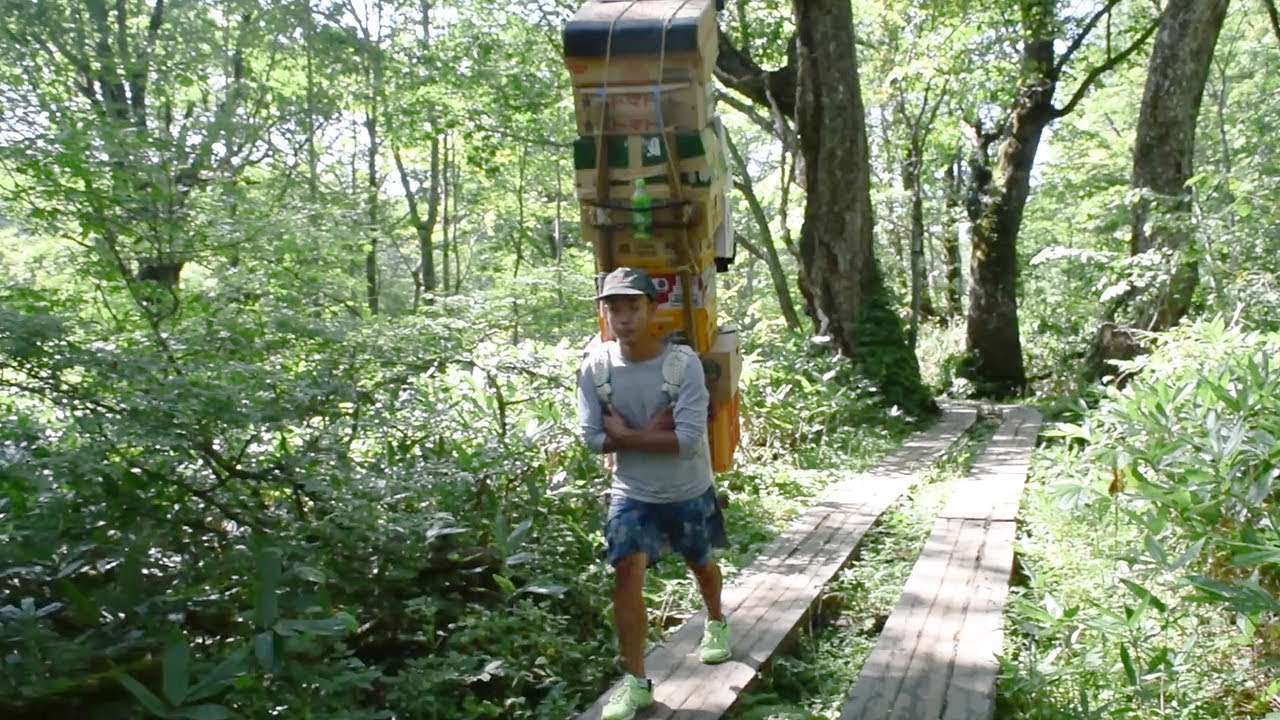 １００キロ背負い、四季の尾瀬を行く　歩荷の萩原雅人さん